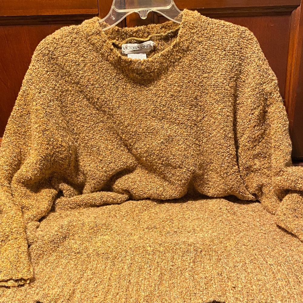 Victoria Jones Woman Women's  gold gray vintage Crew Neck Sweater
